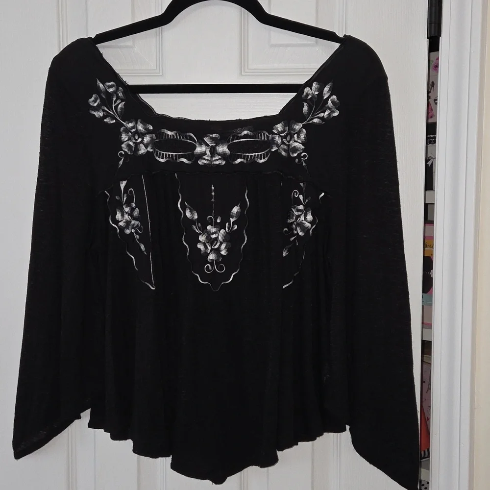 FREE PEOPLE BED OF ROSES FLOWY SEMI SHEER BELL SLEEVES FLORAL EMBROIDERY